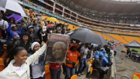 Con gestos de unidad despiden a Mandela