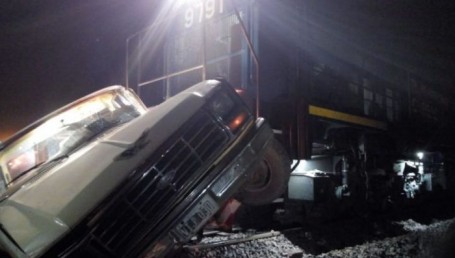 Un tren arrolló a una camioneta en Chaco